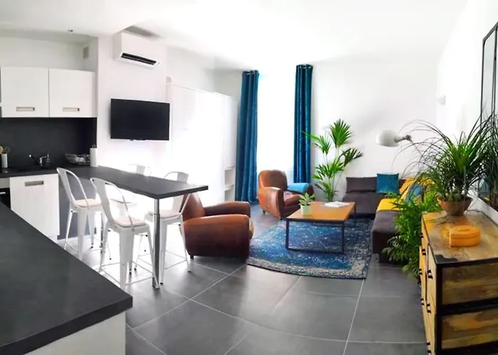 Beautifully Bright In Old Town * Saint-Tropez