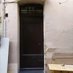 Апартаменты Beautifully Bright In Old Town Сен-Тропе