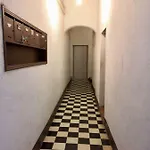Beautifully Bright In Old Town Апартаменты Сен-Тропе
