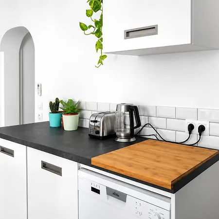 Beautifully Bright In Old Town Apartment Saint-Tropez