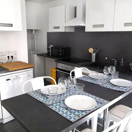 Beautifully Bright In Old Town * Saint-Tropez