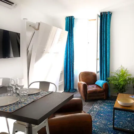 Beautifully Bright In Old Town サントロペ