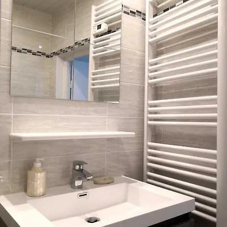 Beautifully Bright In Old Town サントロペ